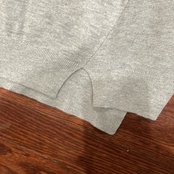 TROUVE Hi-Lo Gray V Neck Ribbed Sweater Blouse NWOT - Picture 3 of 9